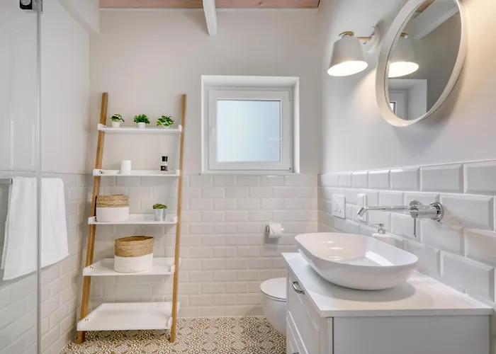 One Moment Boardinghouse - *