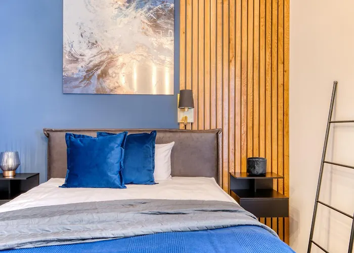 One Moment Boardinghouse - *